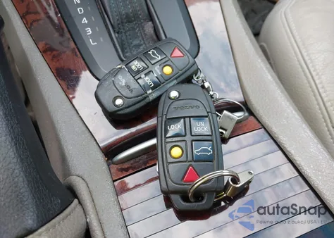 2005 Volvo S60 2.5T from USA, damaged, VIN YV1RS592452426170